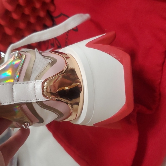 Shark style tennis shoes - Picture 3 of 3